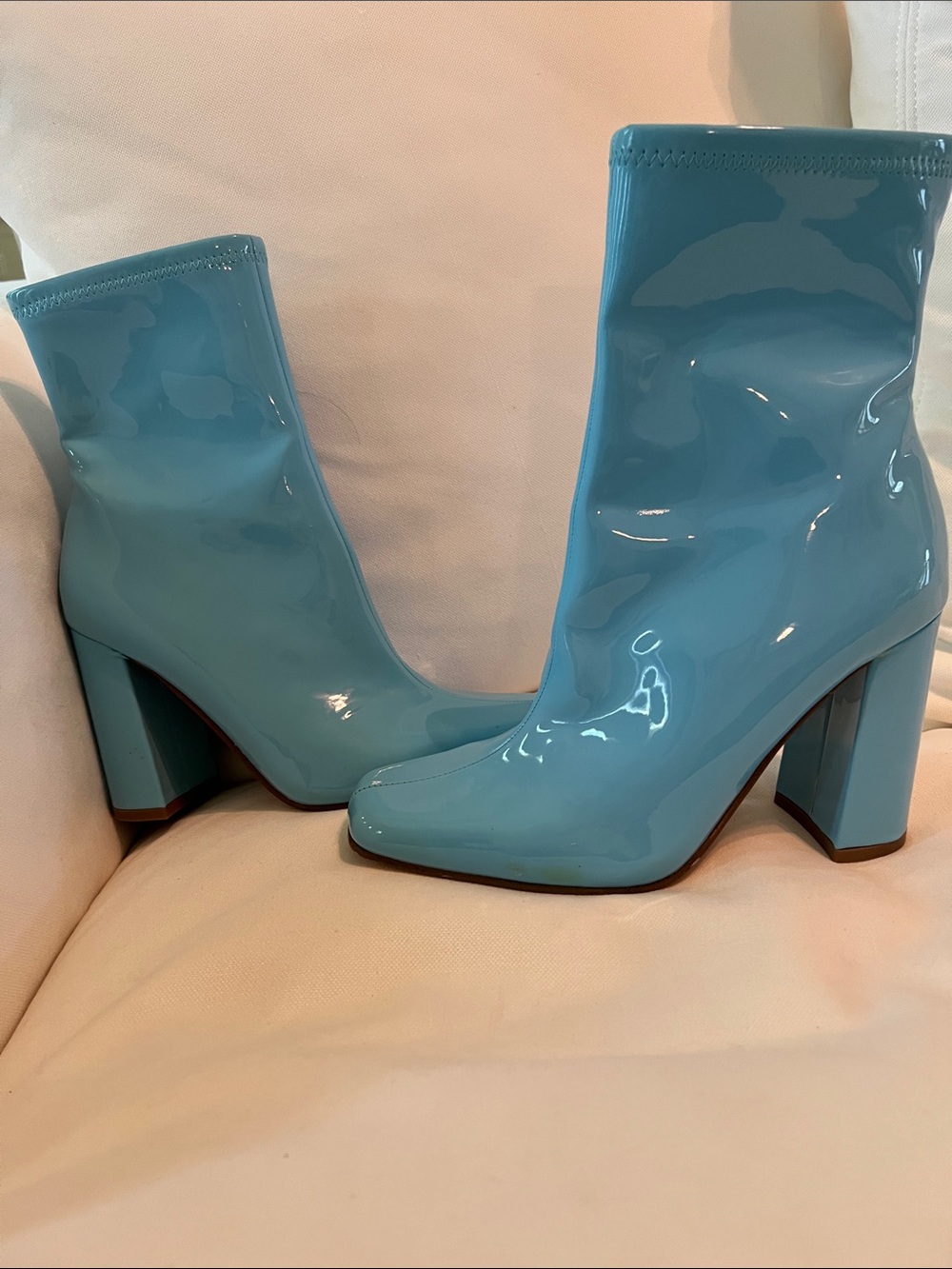 Women’s Sky Blue Patent Lynden Ankle Boots - Sleek Zip Closure size 6.5